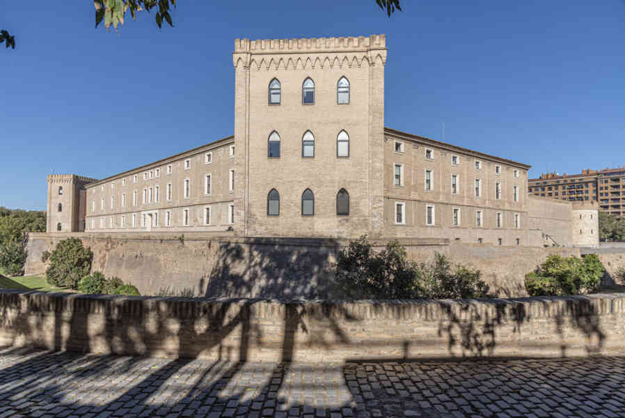 Zaragoza 088 - palacio de la Aljafería.jpg